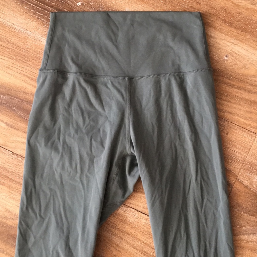 BuffBunny Crop Leggings - Picture 2 of 7
